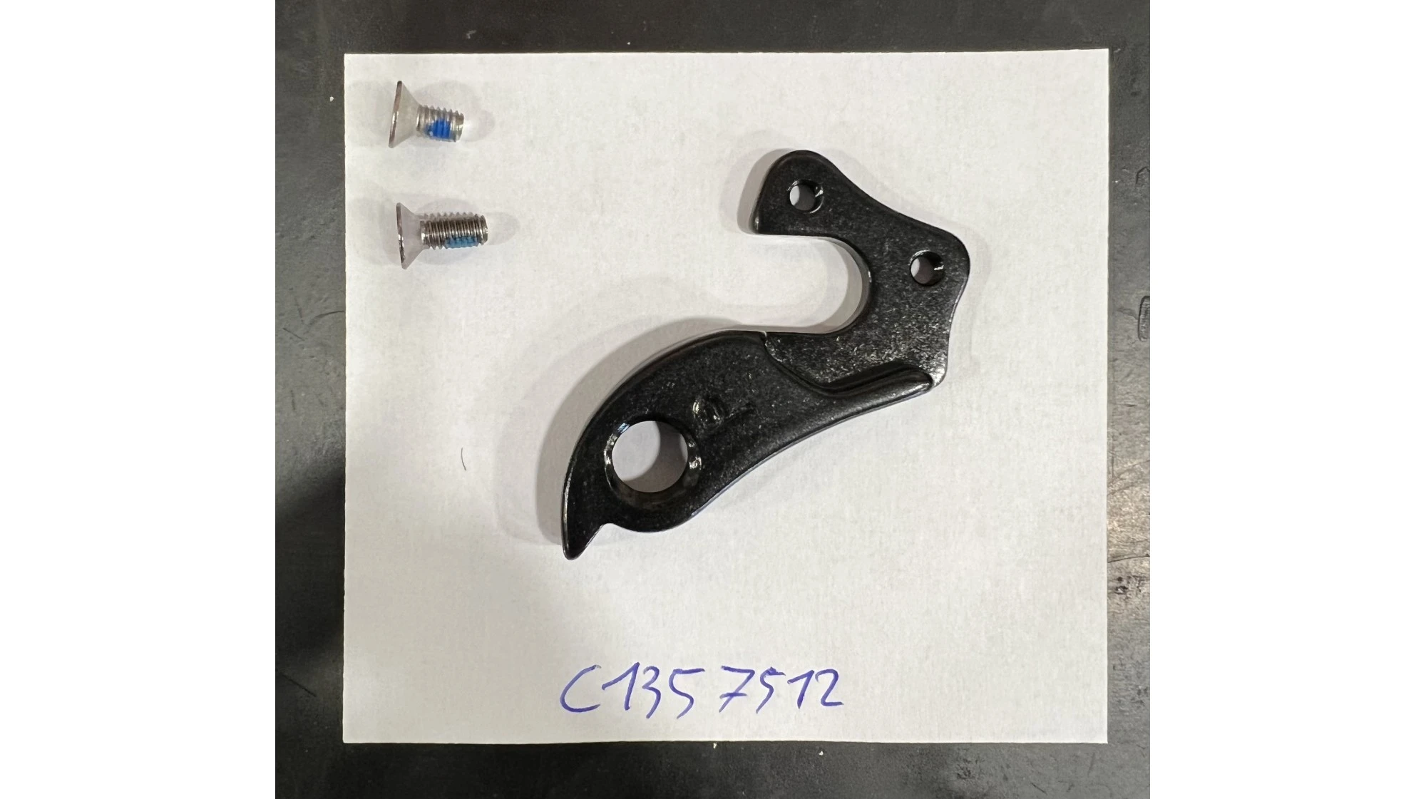 PATTE DE DERAILLEUR 2T AR ALU NOIR 2 PATTE DE DERAILLEUR 2T AR ALU NOIR – Image 2